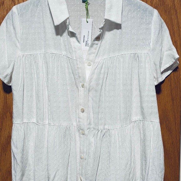 White top - Picture 1 of 1